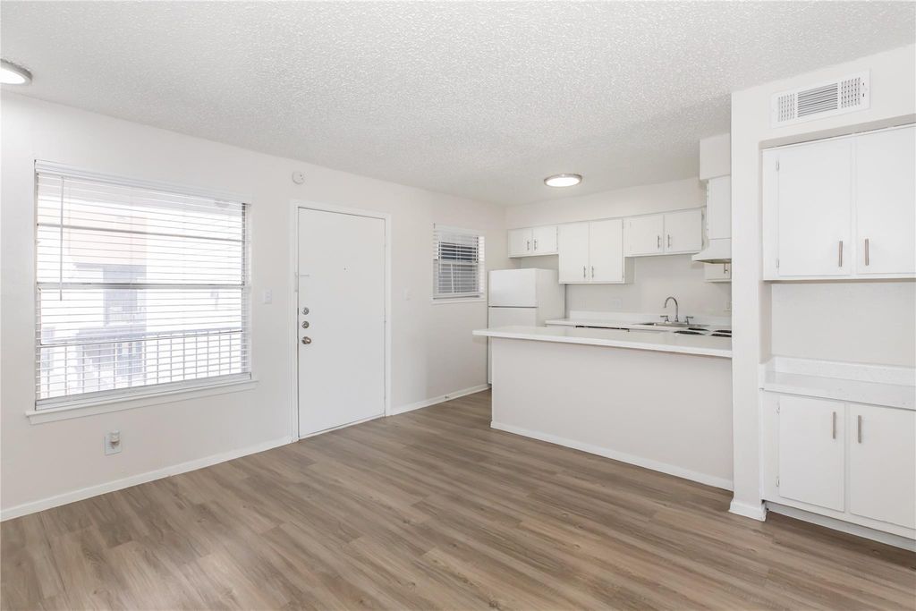 6010 N Lamar BLVD 205, Austin, TX 78752