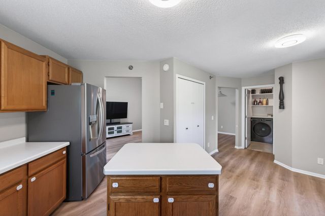 2494 Wilshire Court, Mendota Heights, MN 55120