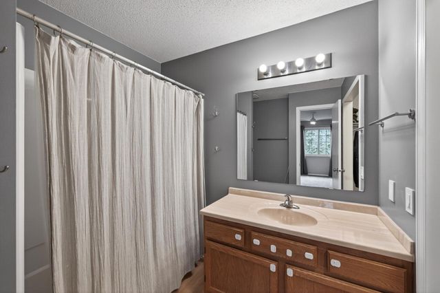 2494 Wilshire Court, Mendota Heights, MN 55120