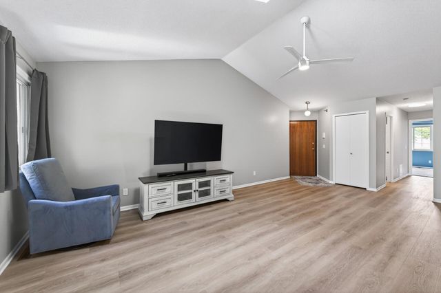 2494 Wilshire Court, Mendota Heights, MN 55120