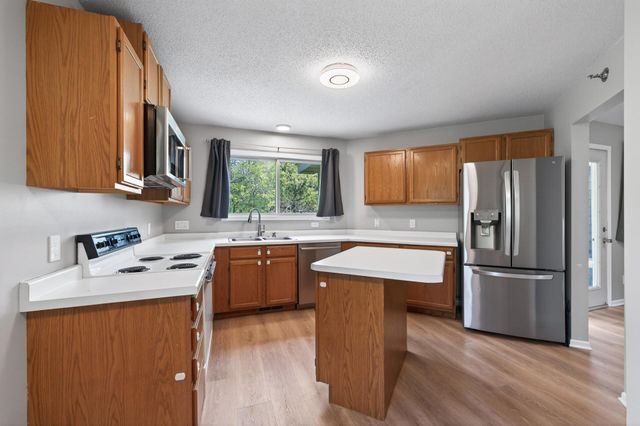 2494 Wilshire Court, Mendota Heights, MN 55120