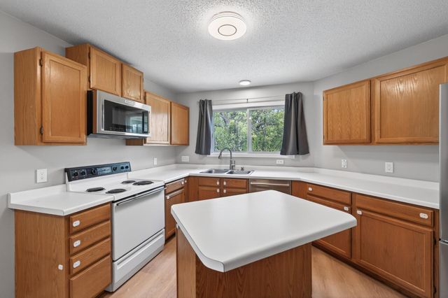 2494 Wilshire Court, Mendota Heights, MN 55120
