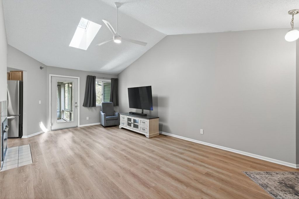 2494 Wilshire Court, Mendota Heights, MN 55120 — photo 3