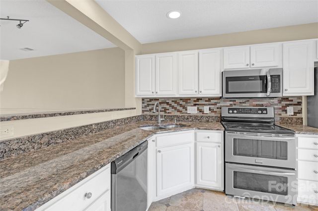 8772 Robinson Forest Drive, Charlotte, NC 28277
