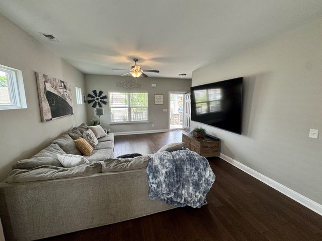 1319 Coates Ln, Gallatin, TN 37066