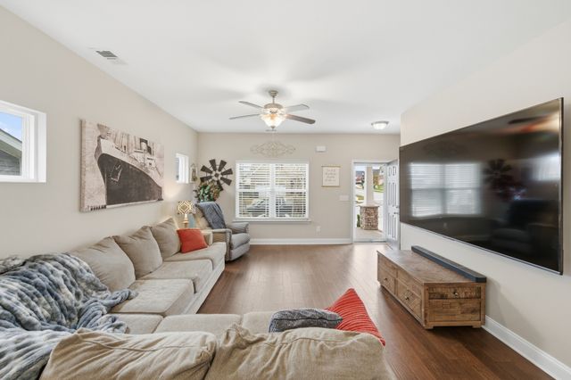 1319 Coates Ln, Gallatin, TN 37066