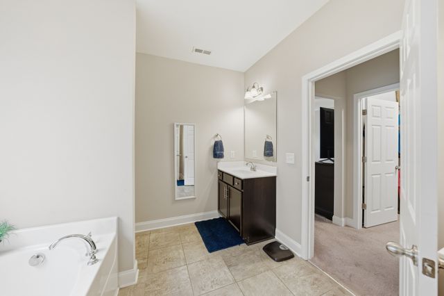 1319 Coates Ln, Gallatin, TN 37066