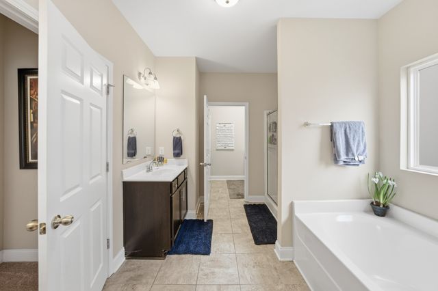 1319 Coates Ln, Gallatin, TN 37066