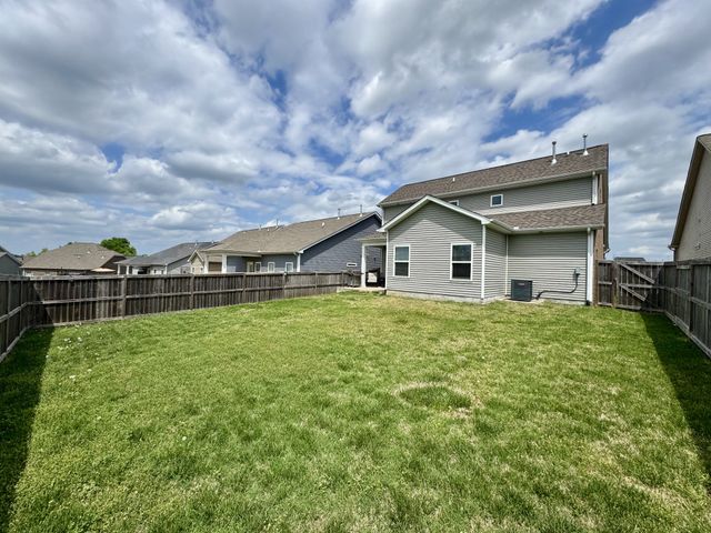 1319 Coates Ln, Gallatin, TN 37066