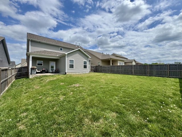 1319 Coates Ln, Gallatin, TN 37066