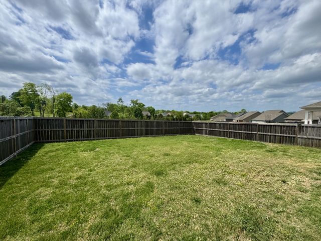 1319 Coates Ln, Gallatin, TN 37066