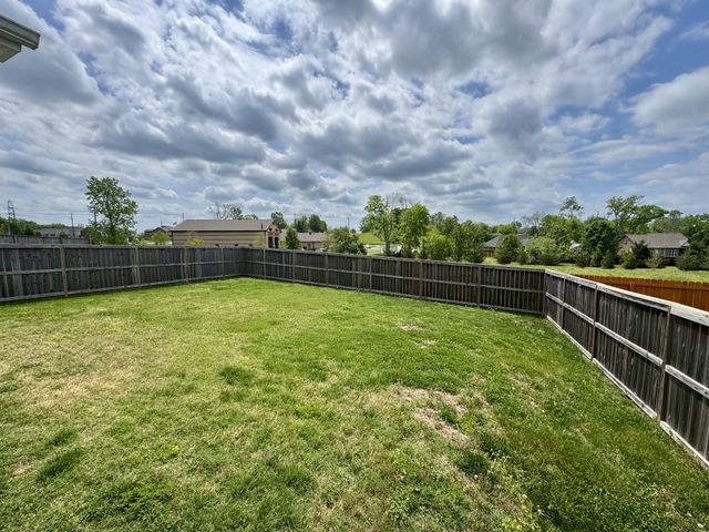 1319 Coates Ln, Gallatin, TN 37066