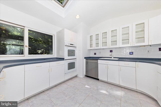 8311 LILLY STONE DR, Bethesda, MD 20817