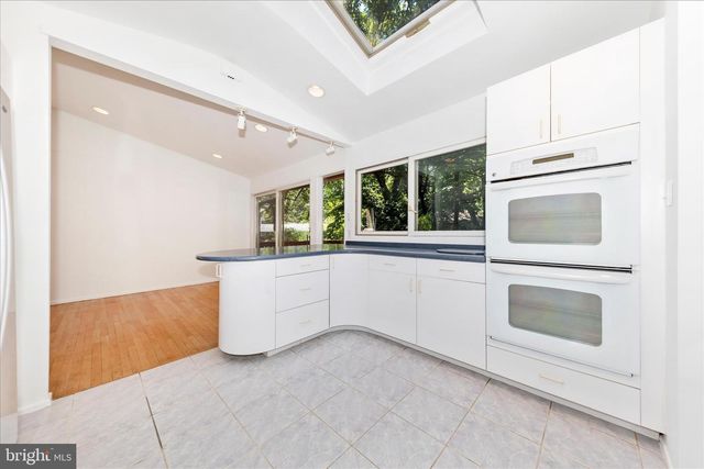 8311 LILLY STONE DR, Bethesda, MD 20817