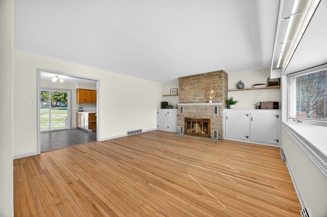 816 W College Avenue, Normal, IL 61761