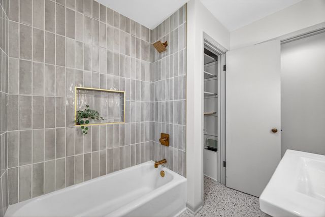 816 W College Avenue, Normal, IL 61761