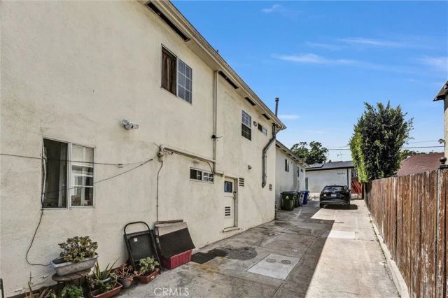 1861 S Redondo Boulevard, Los Angeles, CA 90019