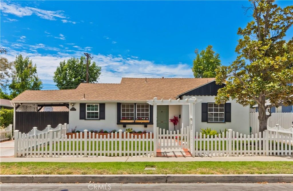 Image 1 of property listing at 5429 Columbus Avenue, Sherman Oaks, CA 91411