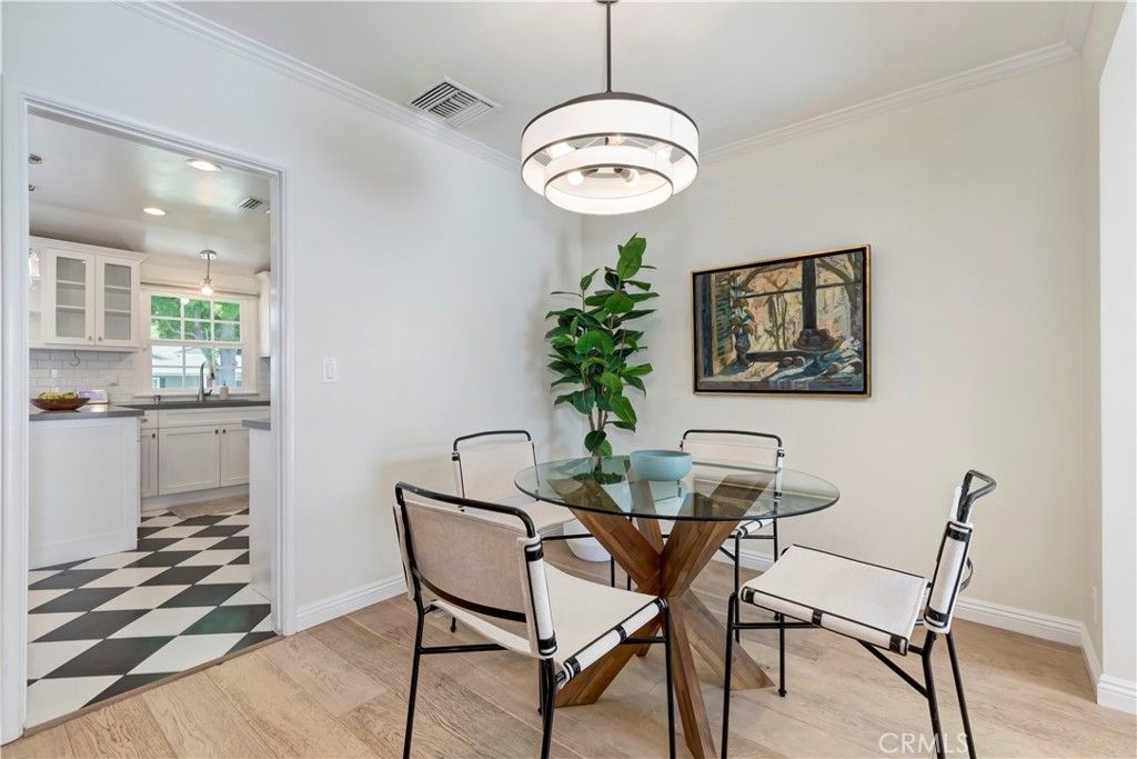 Image 12 of property listing at 5429 Columbus Avenue, Sherman Oaks, CA 91411