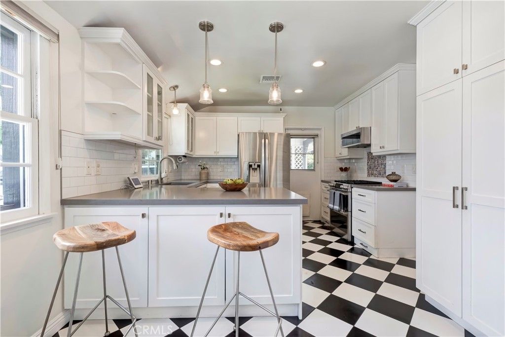 Image 13 of property listing at 5429 Columbus Avenue, Sherman Oaks, CA 91411