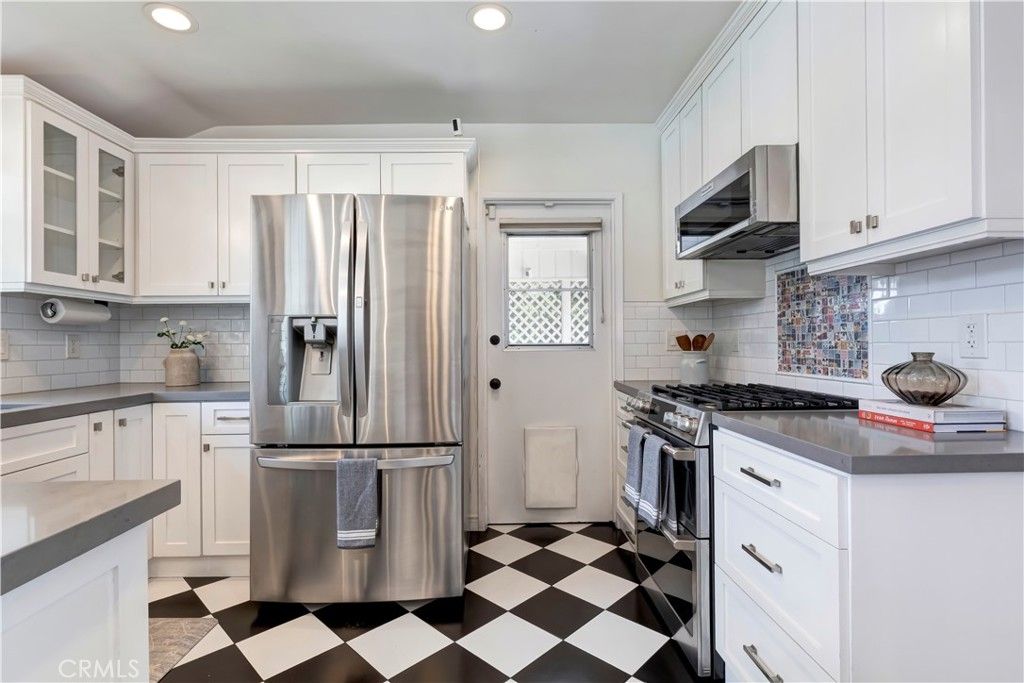 Image 14 of property listing at 5429 Columbus Avenue, Sherman Oaks, CA 91411