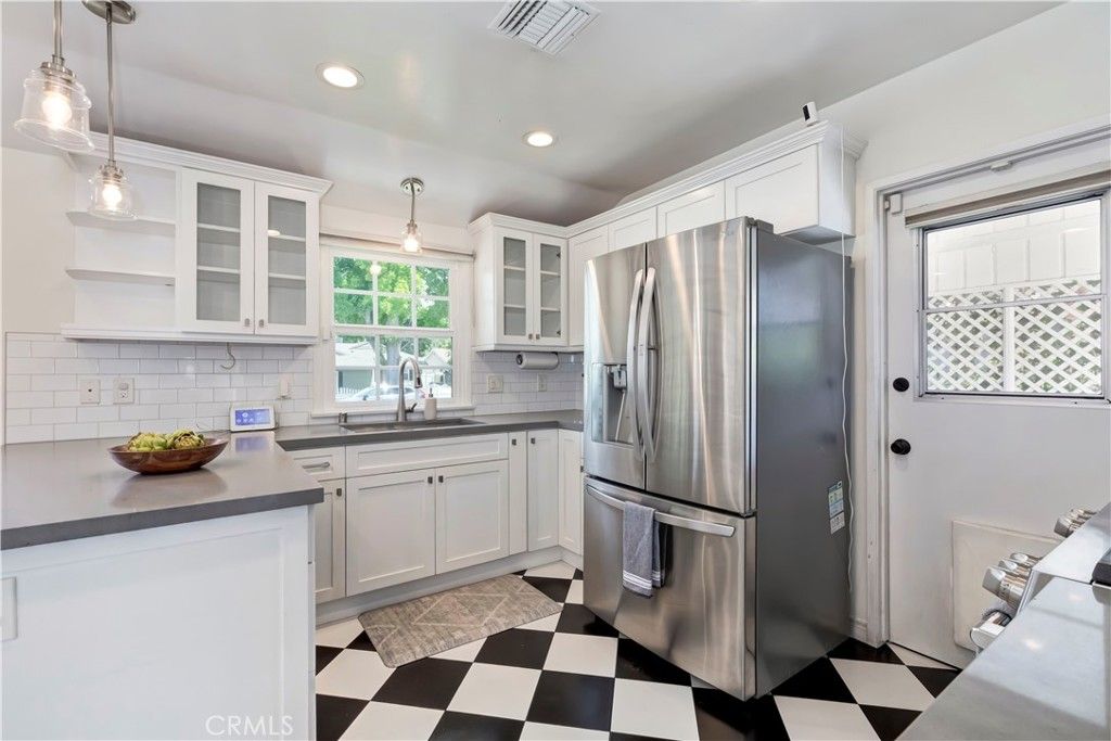Image 15 of property listing at 5429 Columbus Avenue, Sherman Oaks, CA 91411