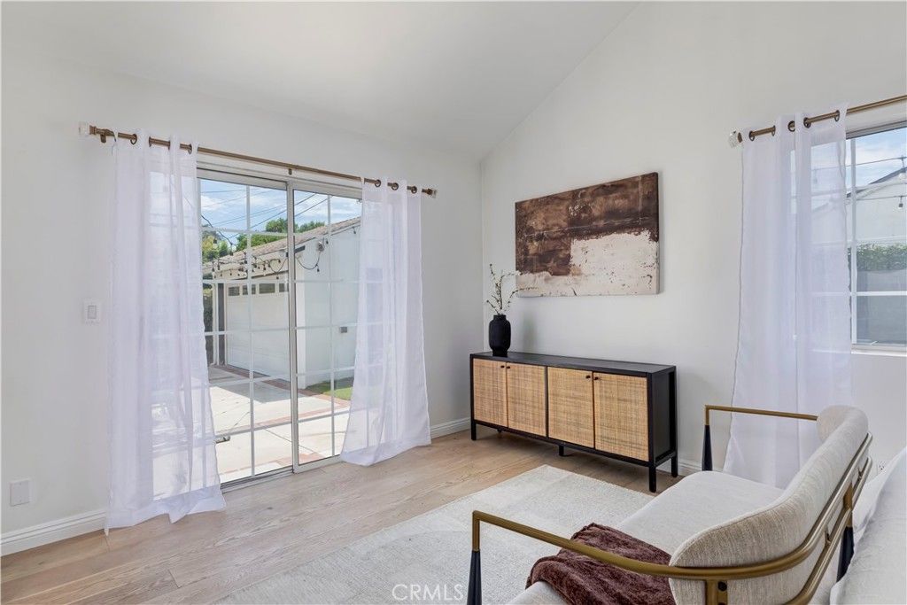 Image 21 of property listing at 5429 Columbus Avenue, Sherman Oaks, CA 91411