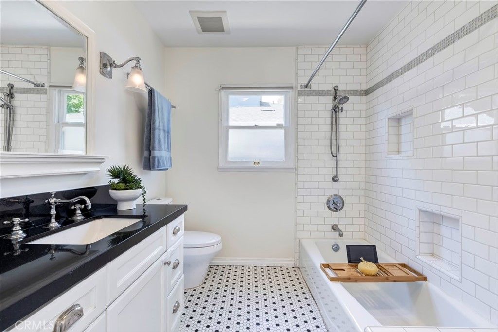 Image 27 of property listing at 5429 Columbus Avenue, Sherman Oaks, CA 91411