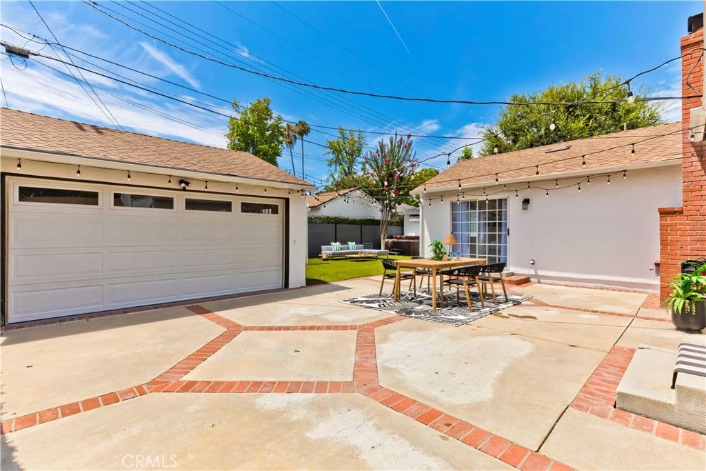 Image 28 of property listing at 5429 Columbus Avenue, Sherman Oaks, CA 91411
