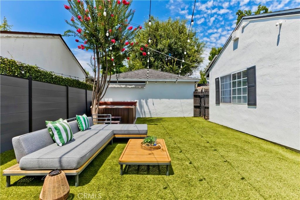 Image 33 of property listing at 5429 Columbus Avenue, Sherman Oaks, CA 91411
