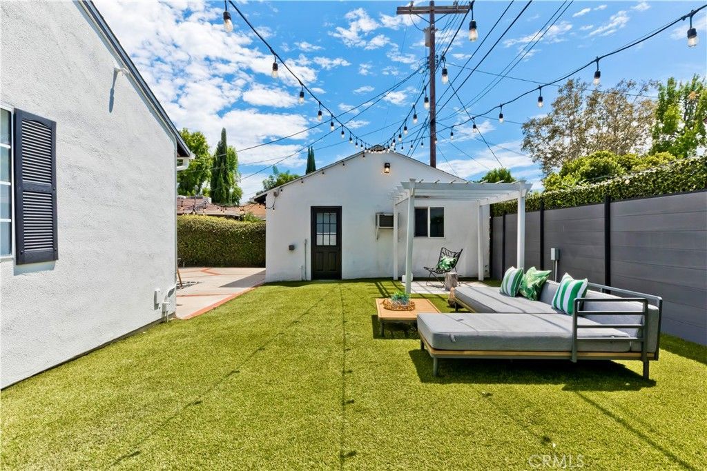 Image 34 of property listing at 5429 Columbus Avenue, Sherman Oaks, CA 91411