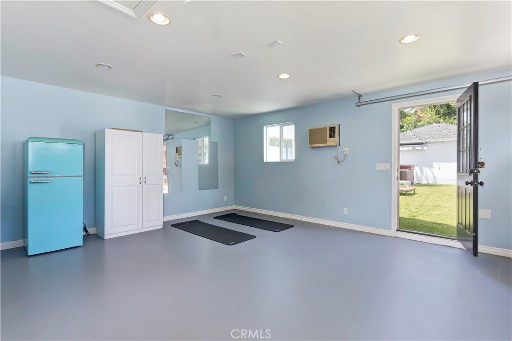 Image 37 of property listing at 5429 Columbus Avenue, Sherman Oaks, CA 91411
