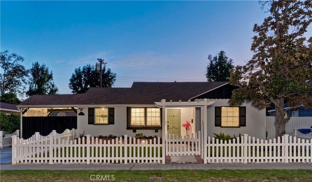 Image 38 of property listing at 5429 Columbus Avenue, Sherman Oaks, CA 91411