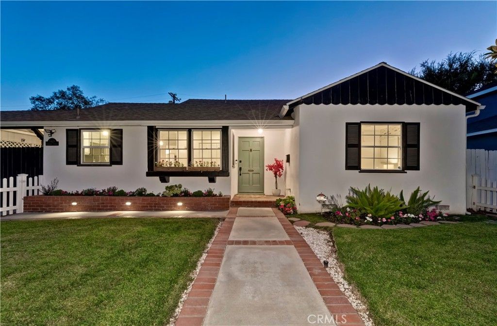 Image 40 of property listing at 5429 Columbus Avenue, Sherman Oaks, CA 91411