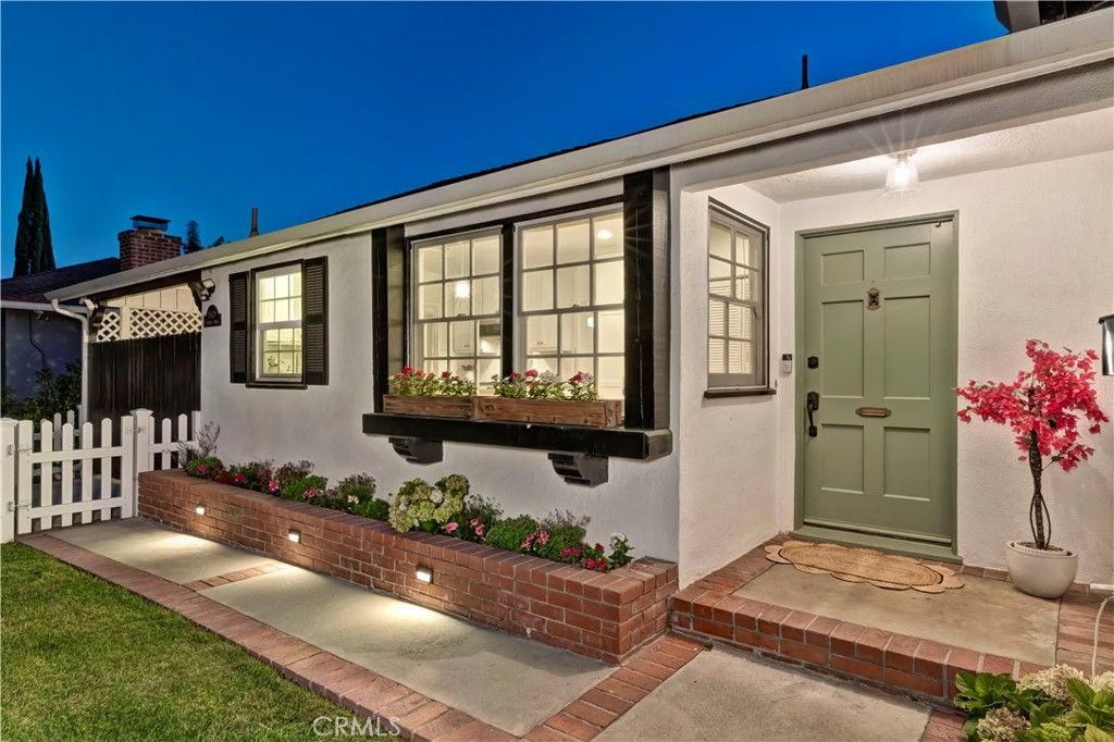 Image 42 of property listing at 5429 Columbus Avenue, Sherman Oaks, CA 91411