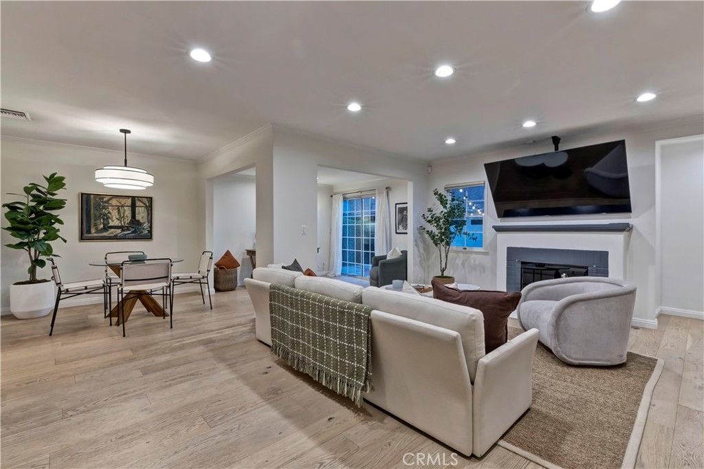 Image 43 of property listing at 5429 Columbus Avenue, Sherman Oaks, CA 91411
