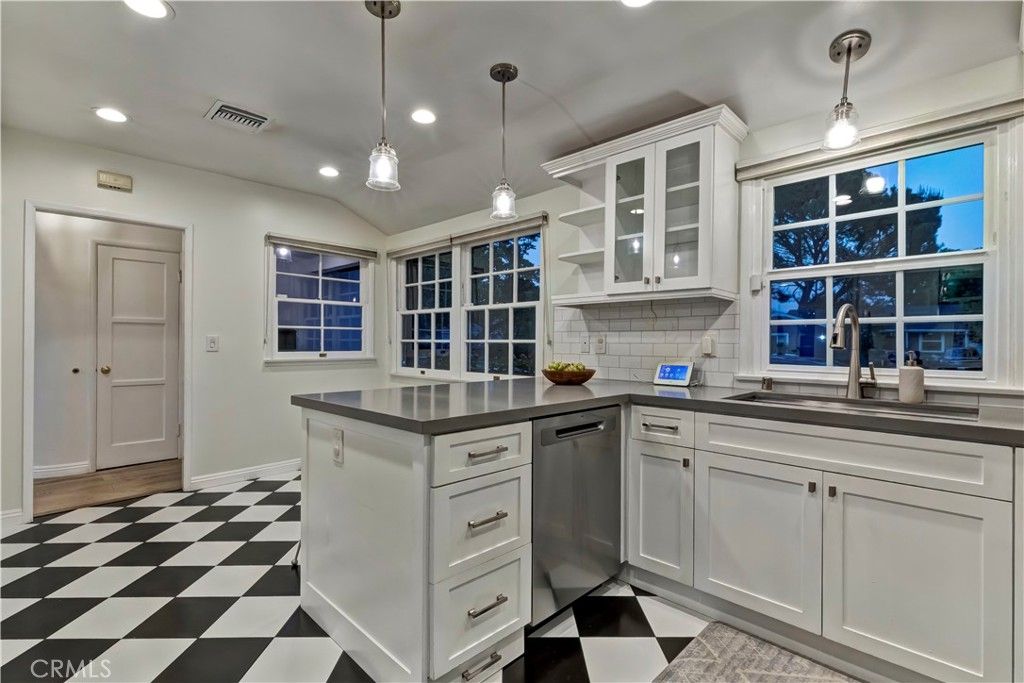 Image 53 of property listing at 5429 Columbus Avenue, Sherman Oaks, CA 91411