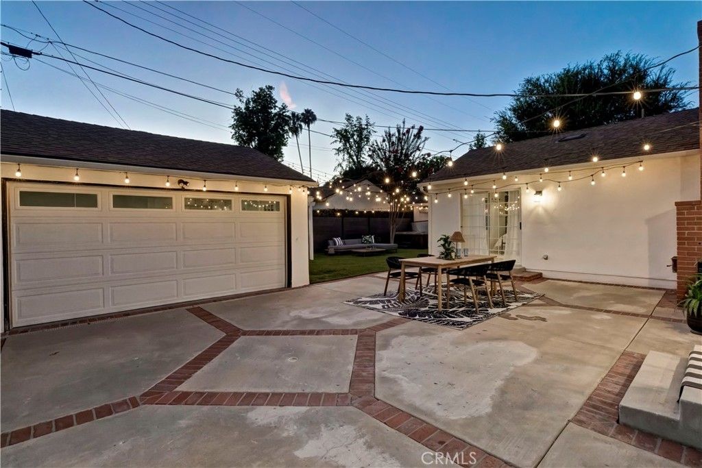 Image 54 of property listing at 5429 Columbus Avenue, Sherman Oaks, CA 91411