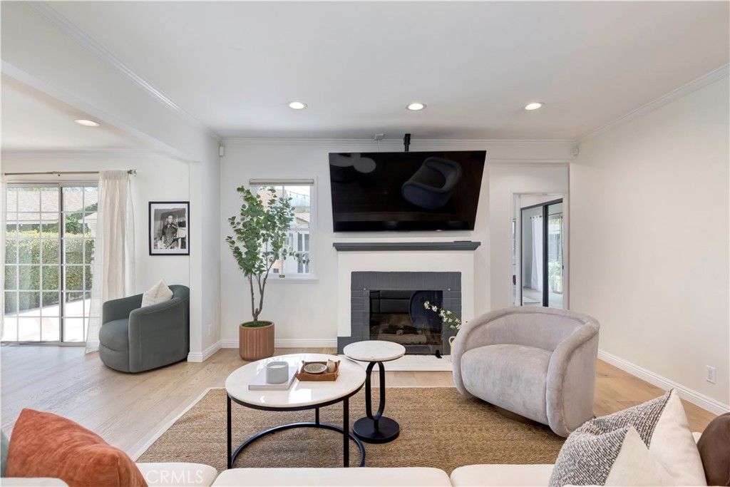Image 8 of property listing at 5429 Columbus Avenue, Sherman Oaks, CA 91411