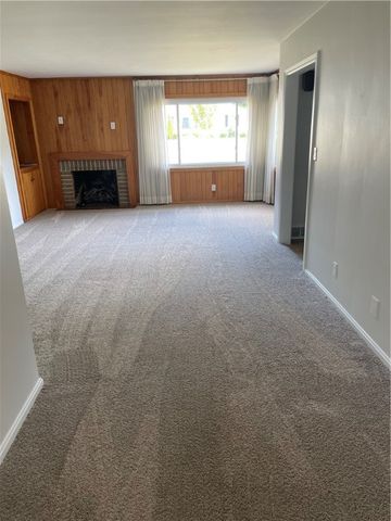 110 Ellis Ave, Hermitage, PA 16148