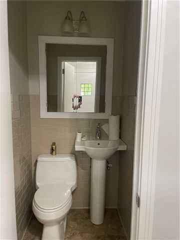 110 Ellis Ave, Hermitage, PA 16148