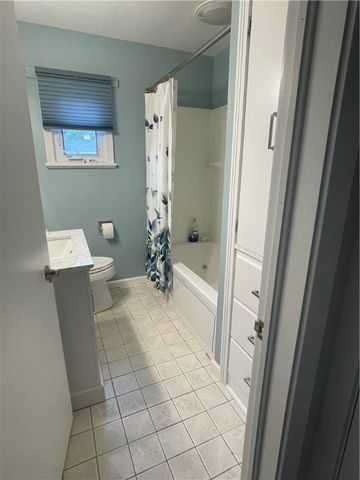 110 Ellis Ave, Hermitage, PA 16148