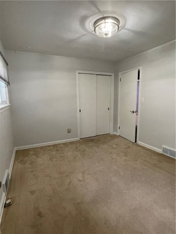 110 Ellis Ave, Hermitage, PA 16148