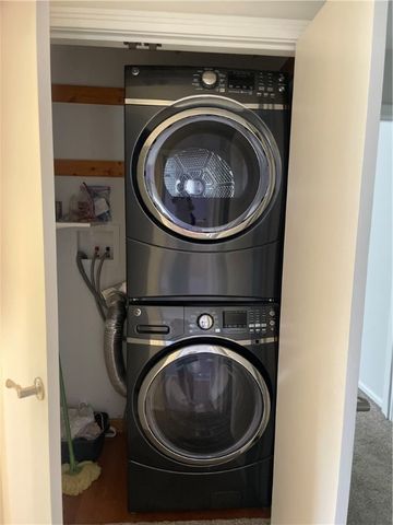 110 Ellis Ave, Hermitage, PA 16148