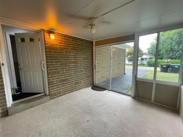 110 Ellis Ave, Hermitage, PA 16148