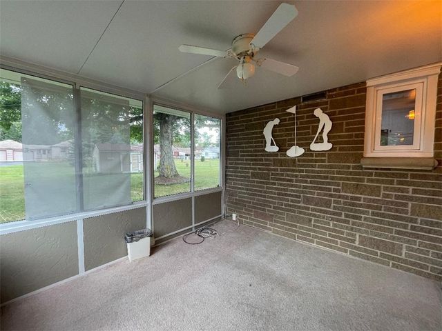 110 Ellis Ave, Hermitage, PA 16148