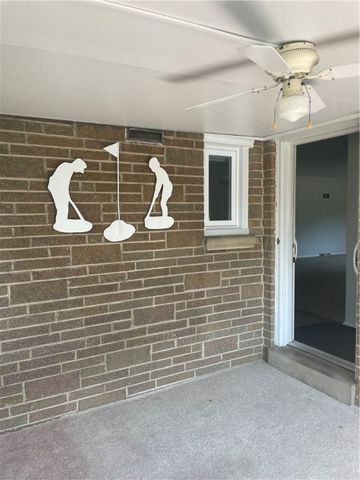 110 Ellis Ave, Hermitage, PA 16148