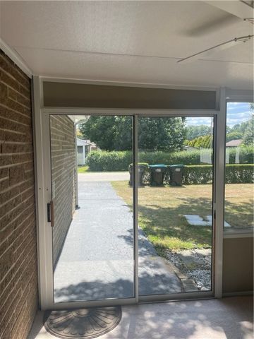 110 Ellis Ave, Hermitage, PA 16148