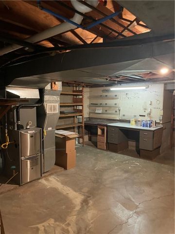 110 Ellis Ave, Hermitage, PA 16148