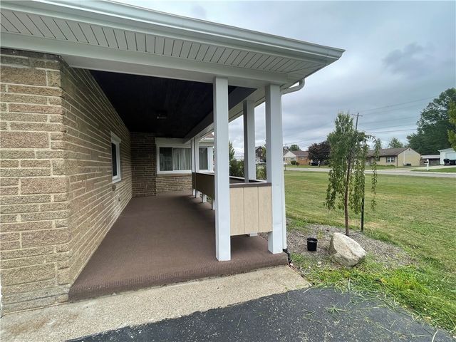 110 Ellis Ave, Hermitage, PA 16148